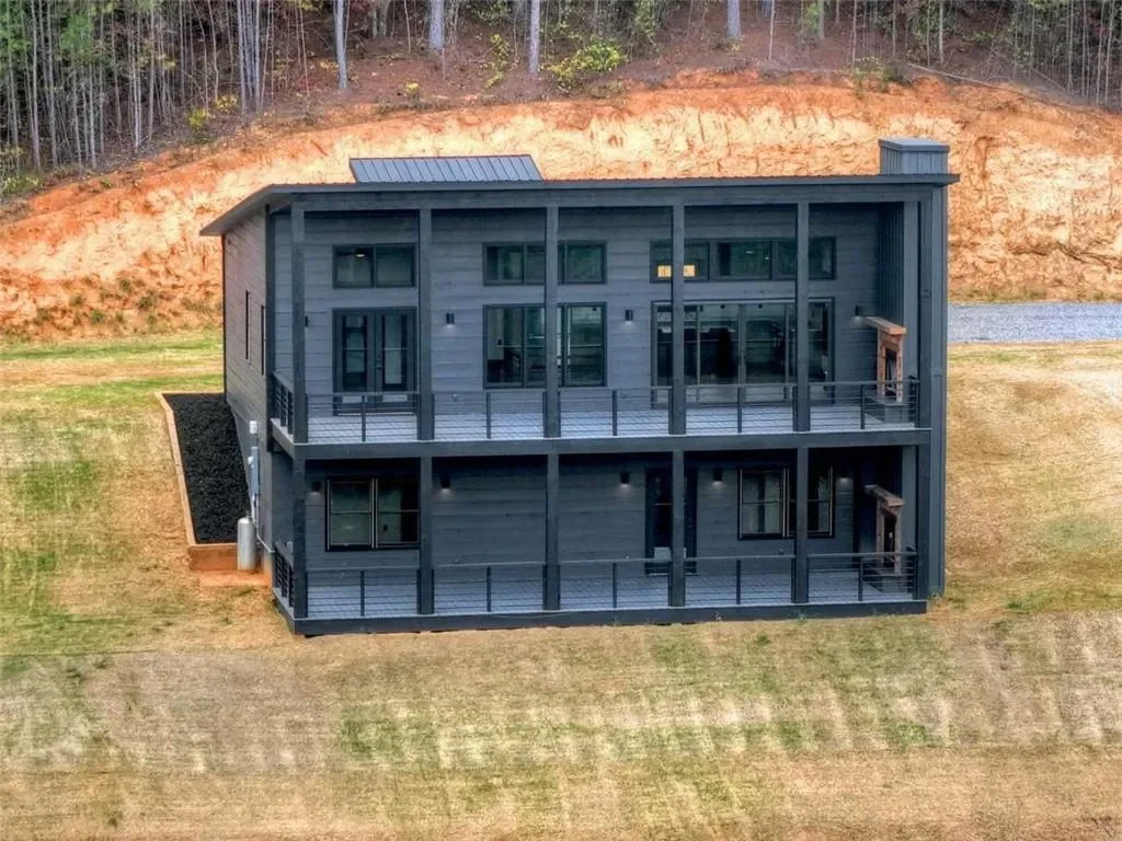 123 Ridgeline Drive, Turtletown, United States. - Photo 24