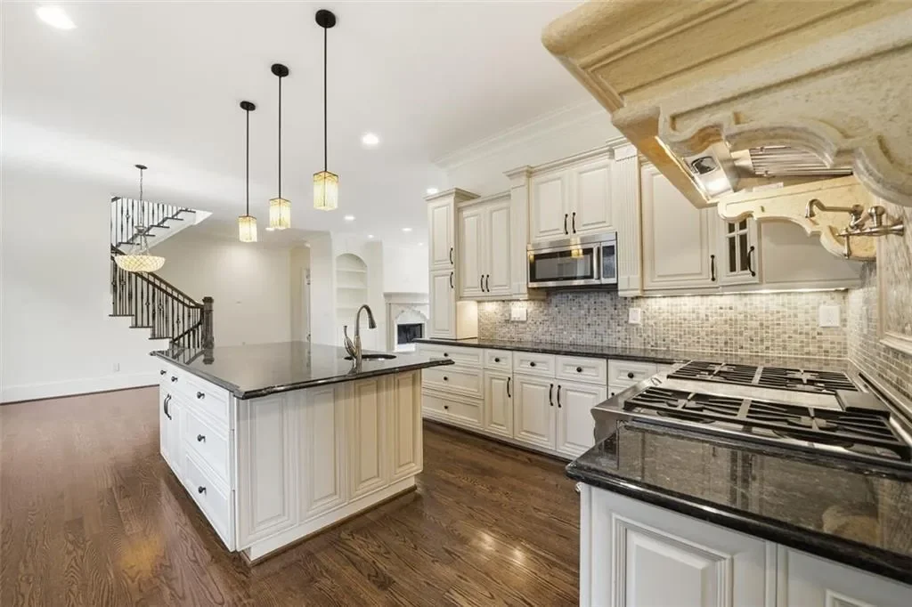 7611 Regency Circle, Sandy Springs, GA 30350, Atlanta, Georgia, United States. - Photo 29