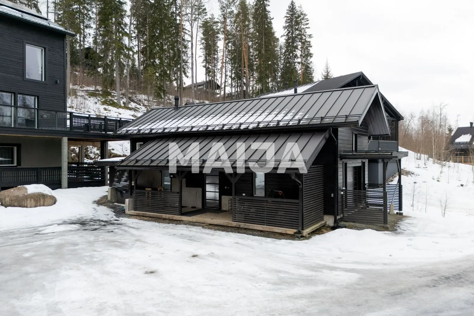 Exterior photo 4