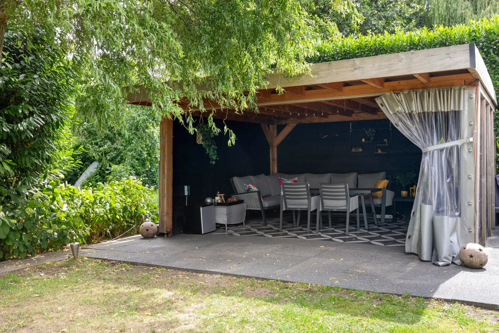 Exterior photo 12