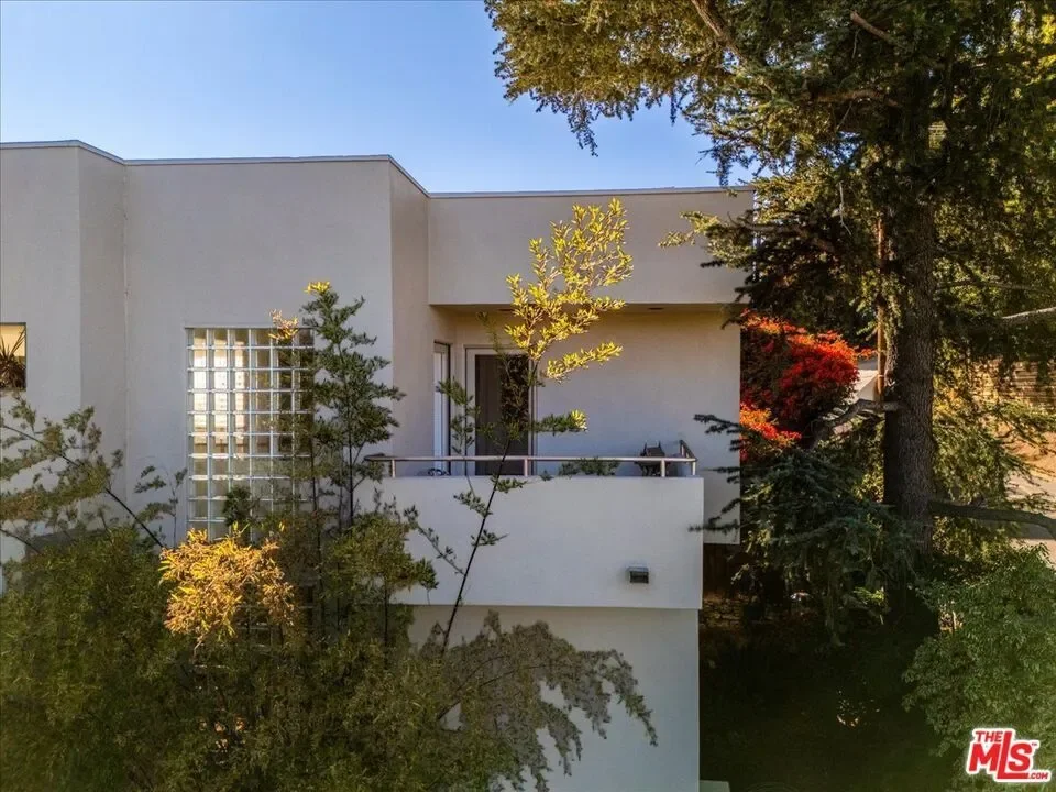 1358 Killarney Avenue, Los Angeles, California, United States. - Photo 2