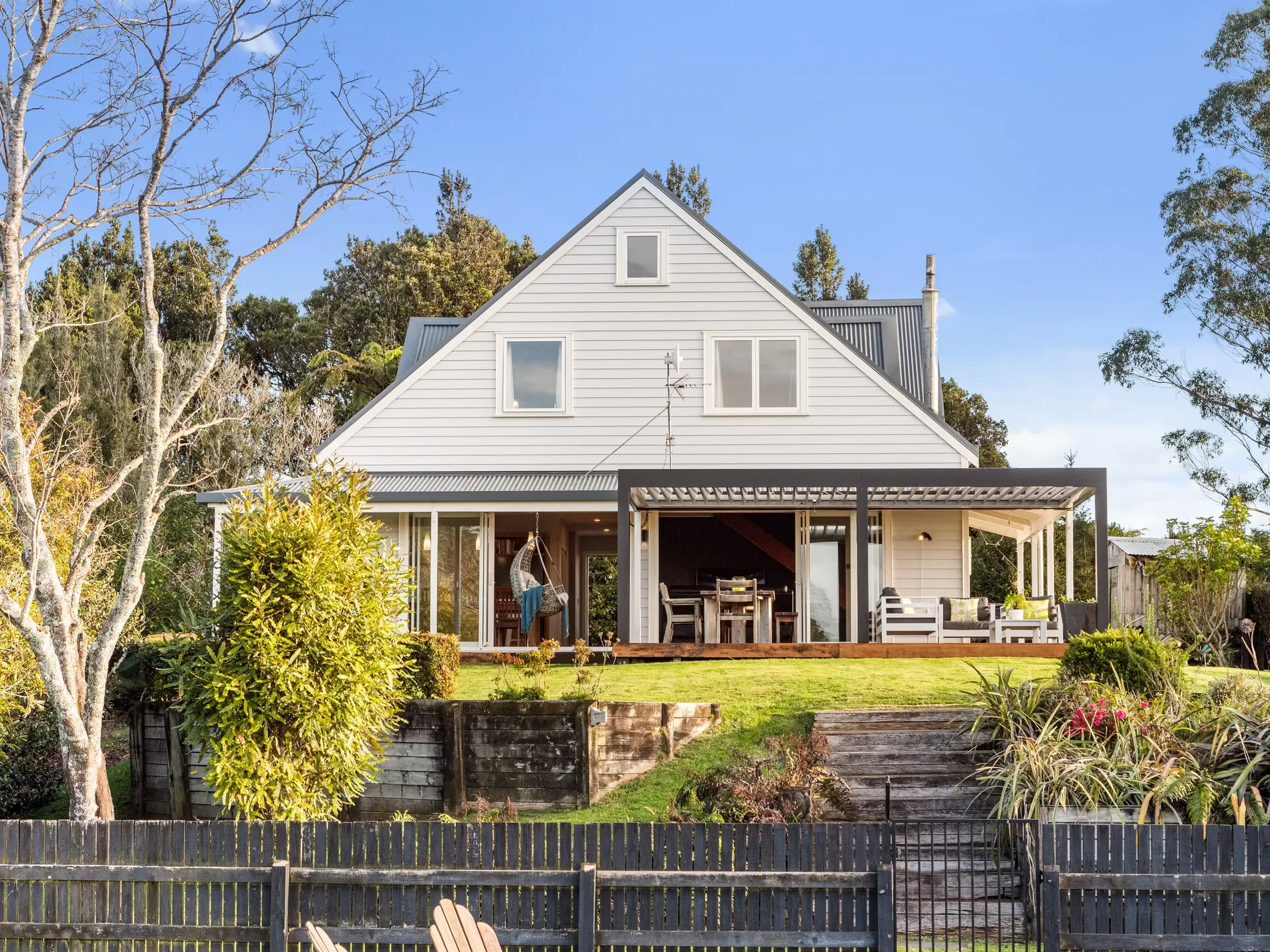 Exterior photo 5