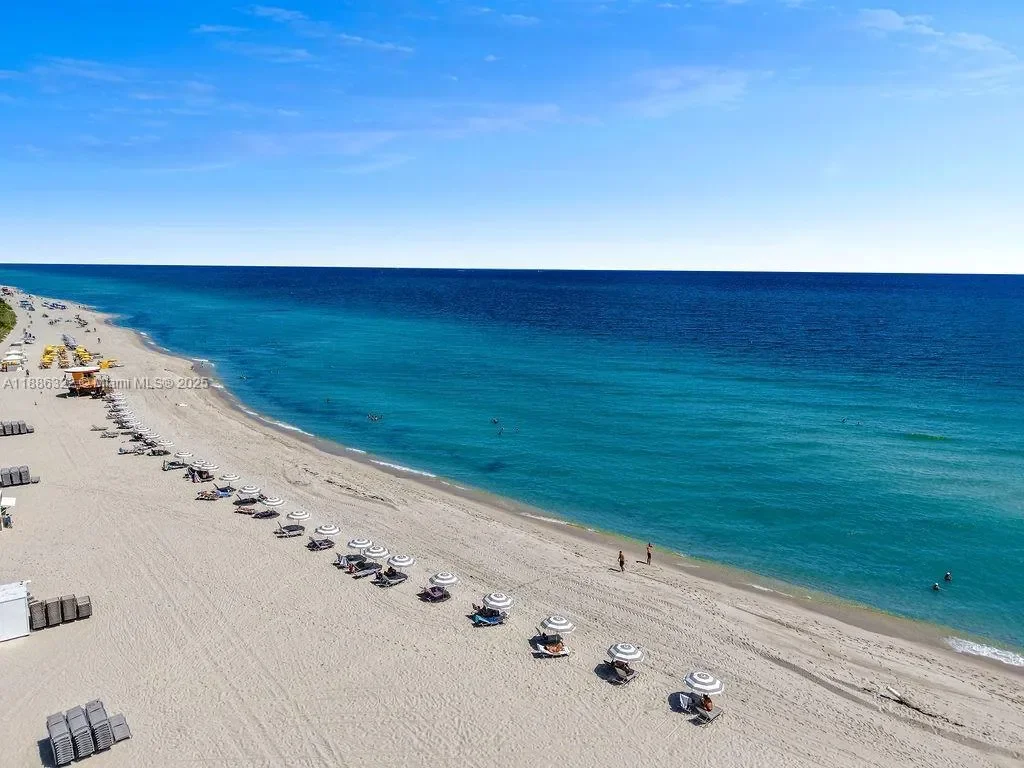 6039 Collins Ave 1126, Miami Beach, Florida, United States. - Photo 27