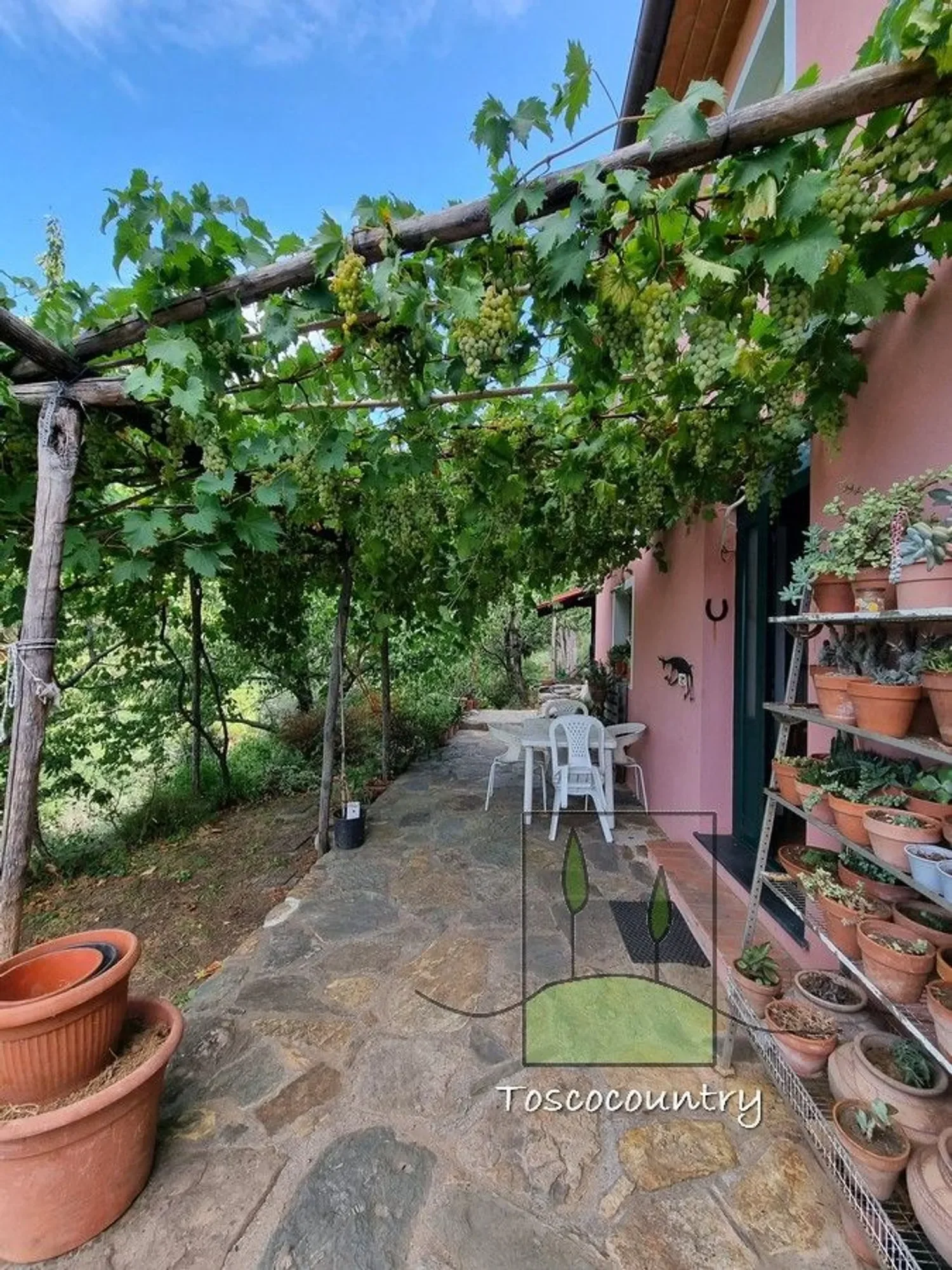 Exterior photo 7