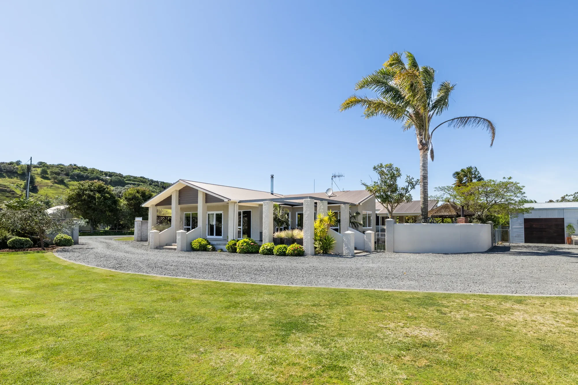 Exterior photo 3