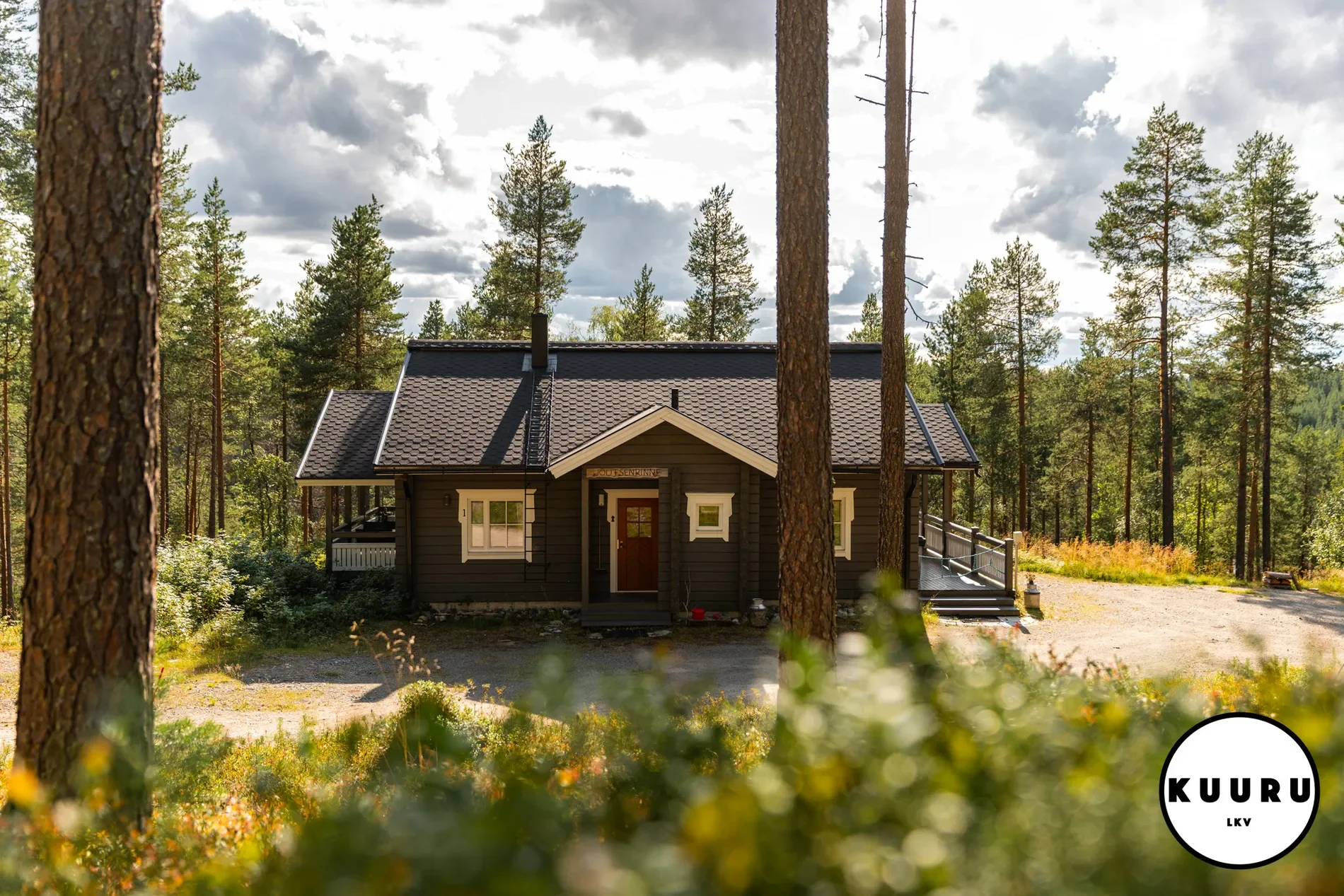 Exterior photo 3