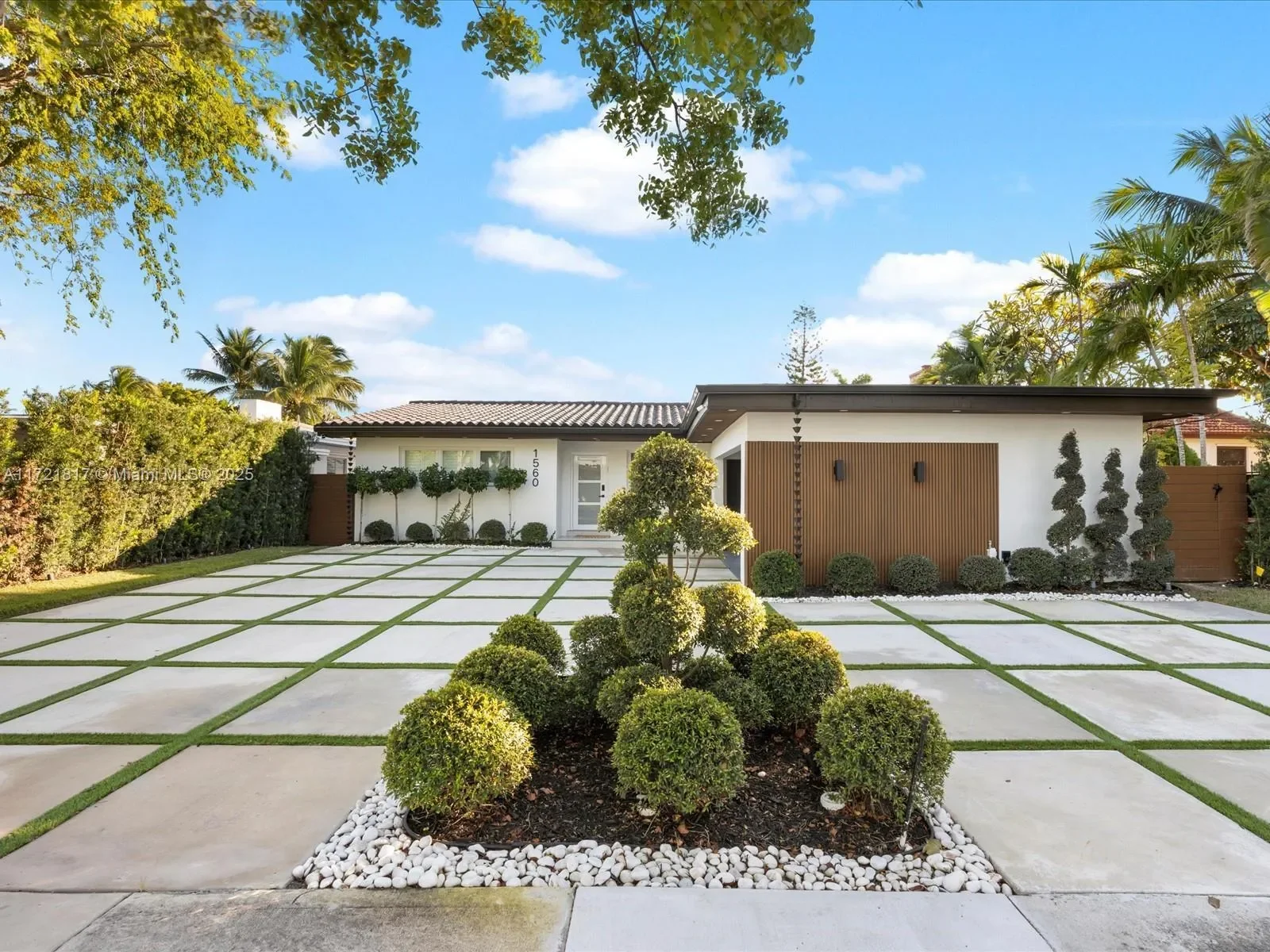 1560 Cleveland Road, Miami Beach, Florida, United States. - Hero Image