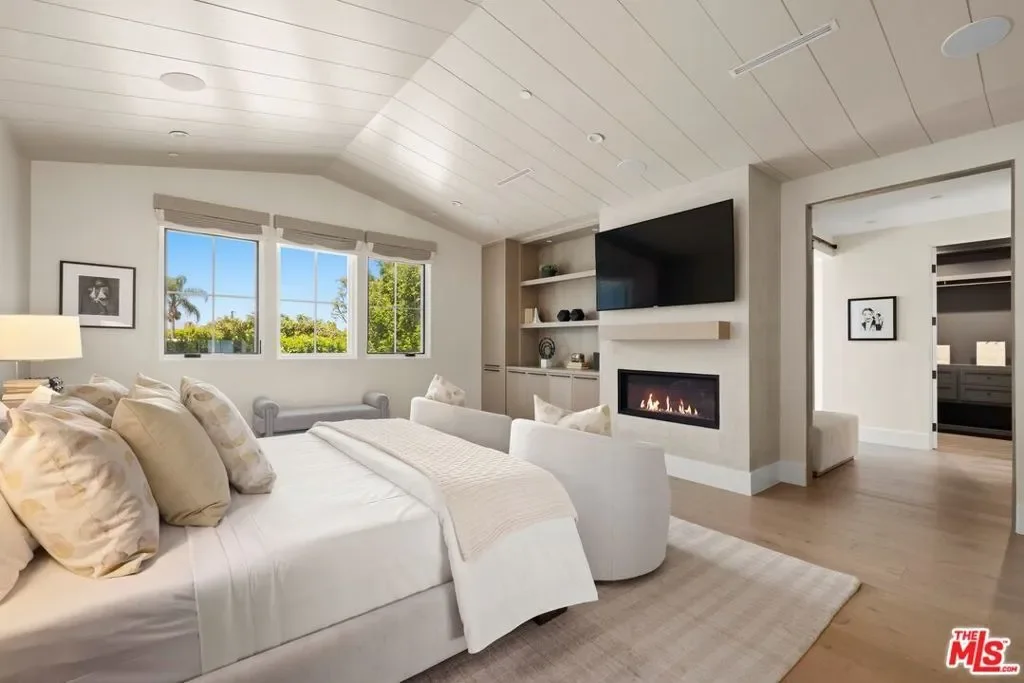 15125 Valley Vista Boulevard, Los Angeles, California, United States. - Photo 16