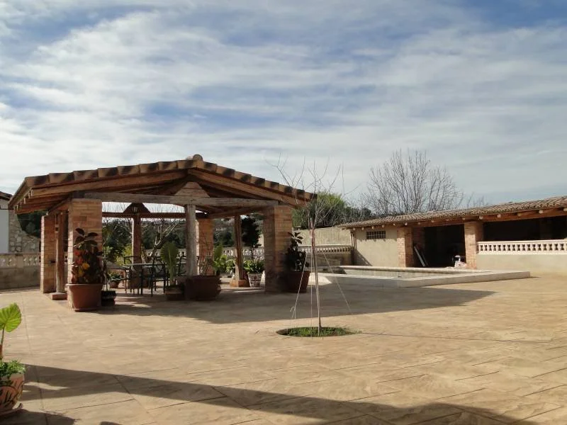 Exterior photo 6