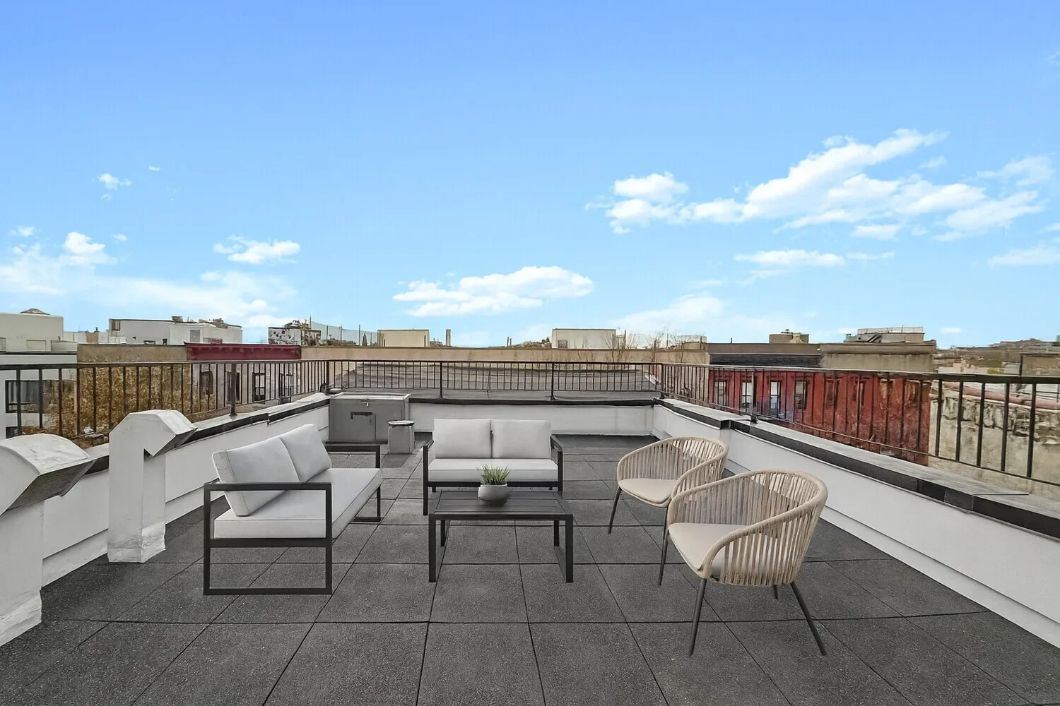 Exterior photo 1