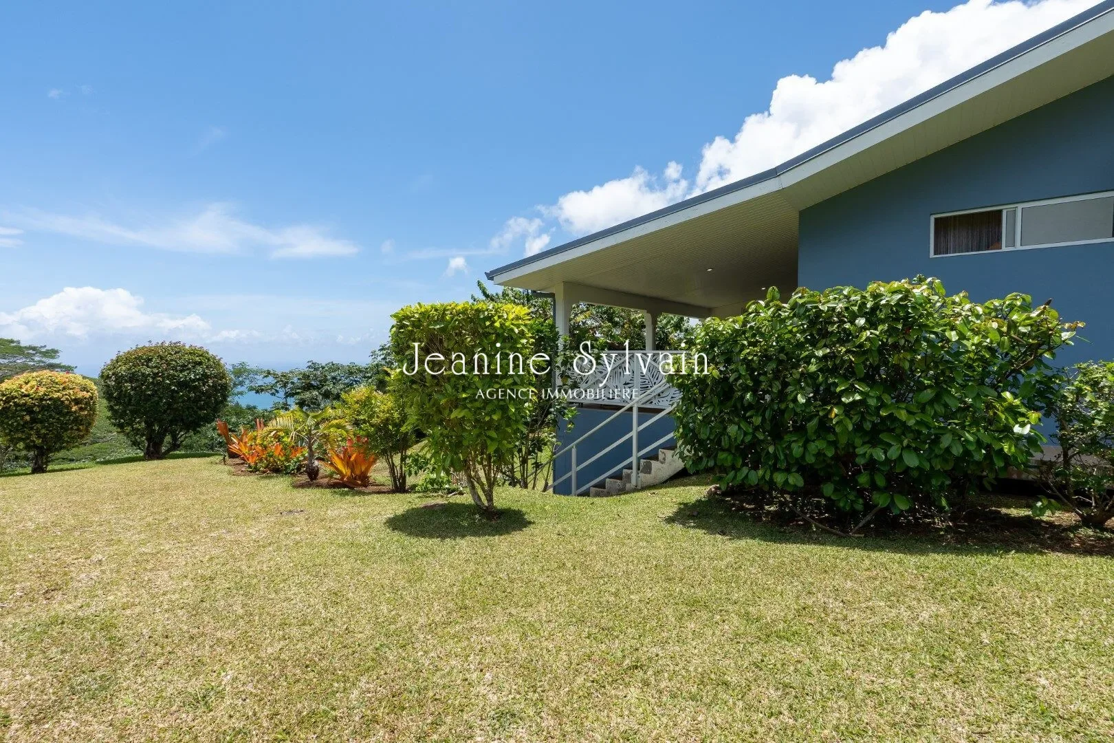 Exterior photo 7