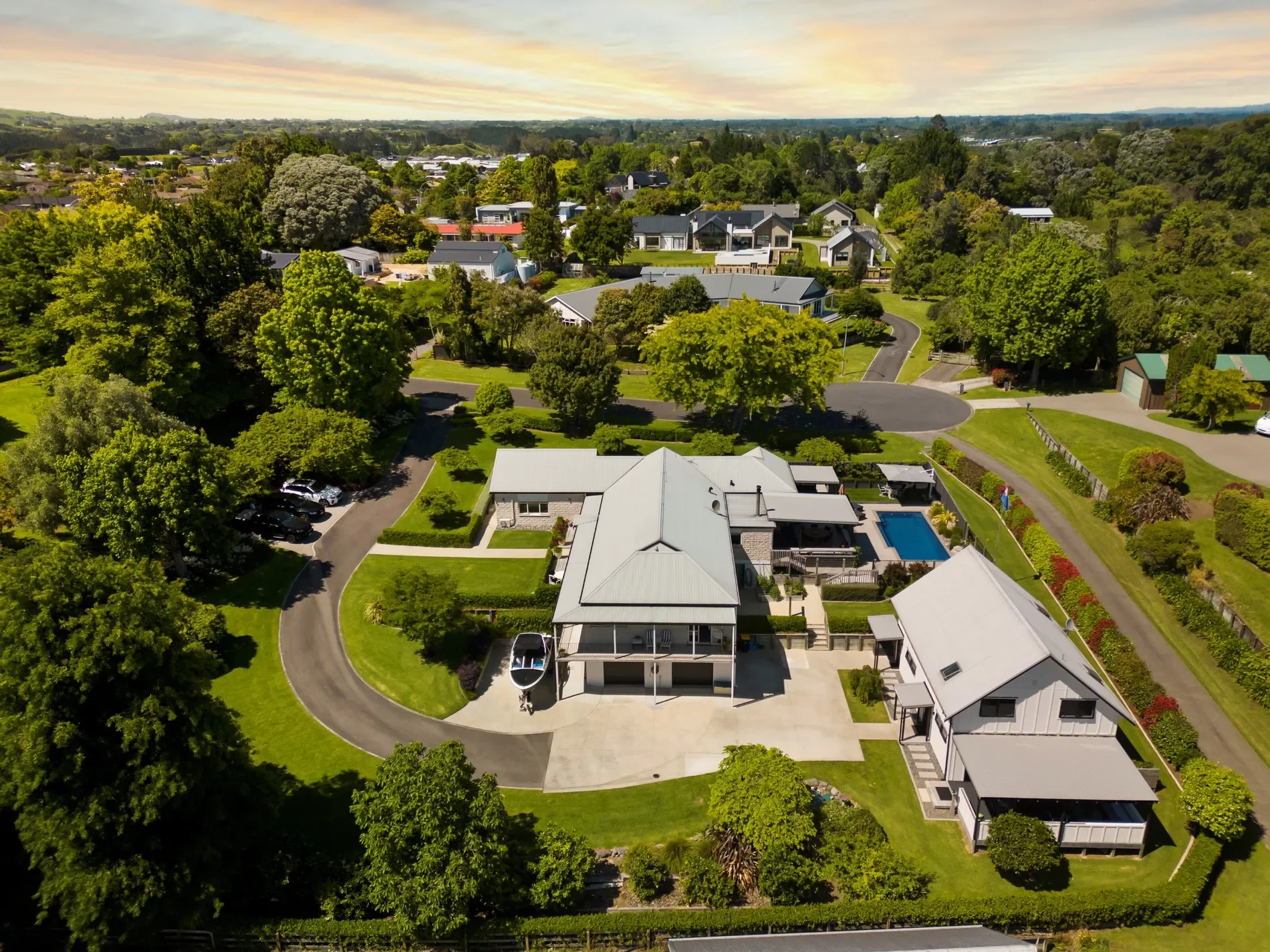 Exterior photo 5