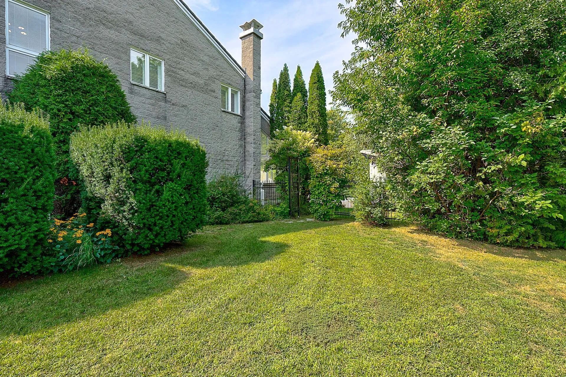 Exterior photo 12