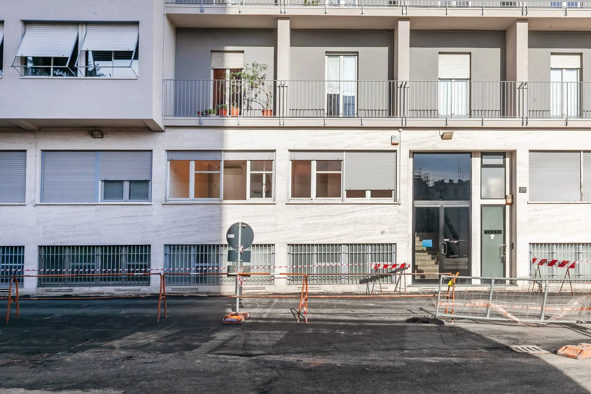 Exterior photo 4
