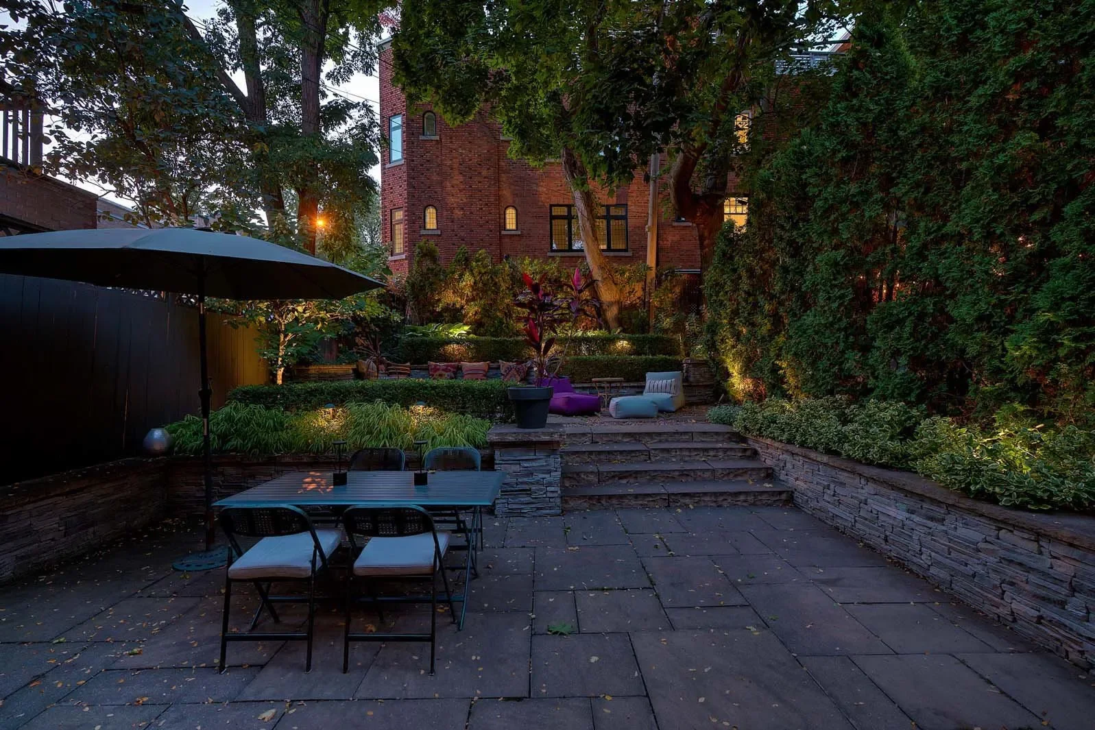 Exterior photo 6