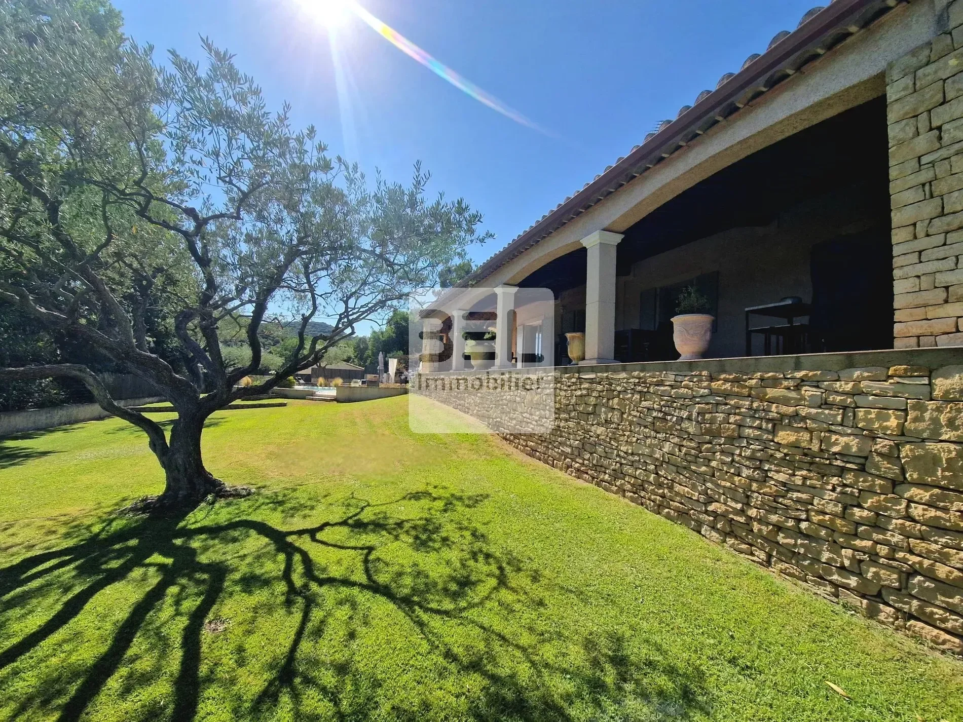 Exterior photo 12