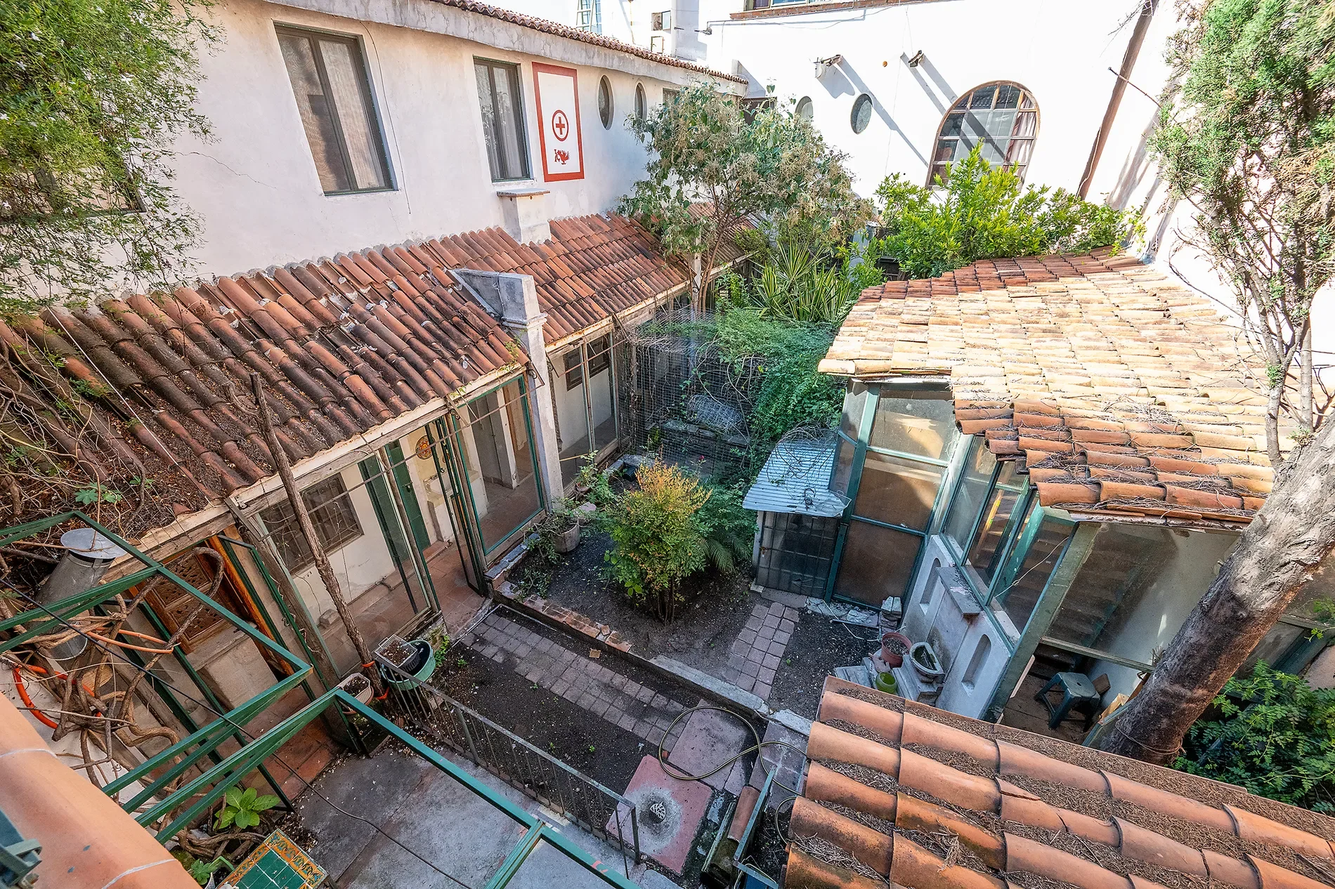 Exterior photo 3