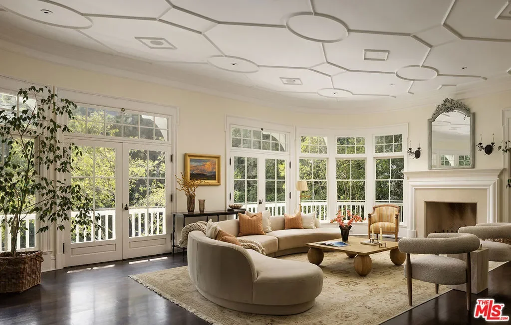 2041 Mandeville Canyon Road, Los Angeles, California, United States. - Photo 24