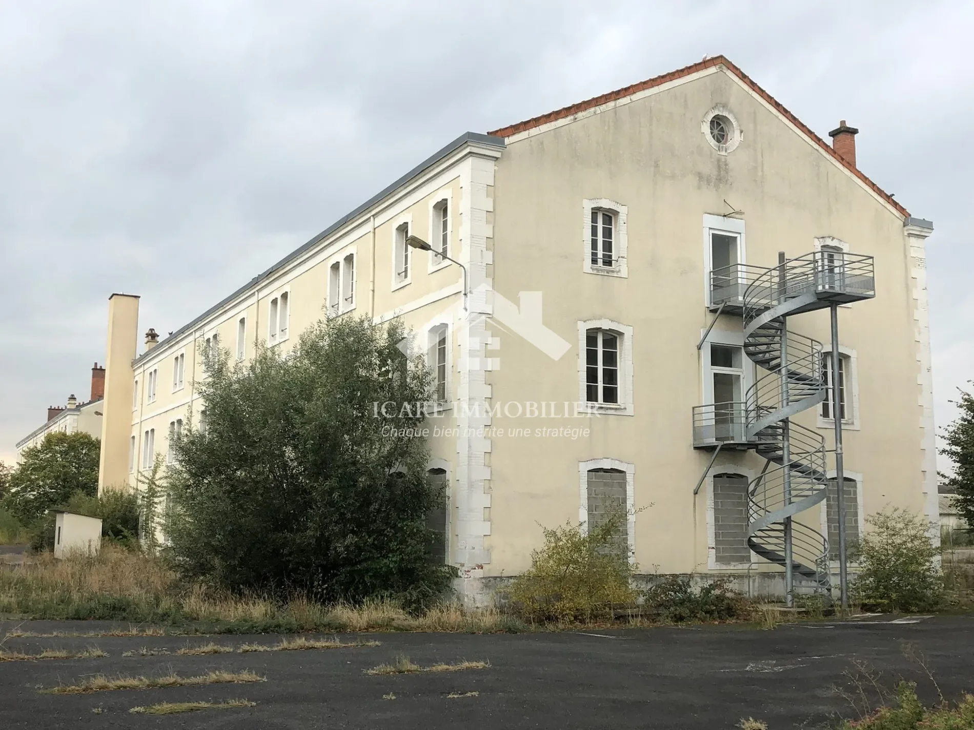 Exterior photo 4