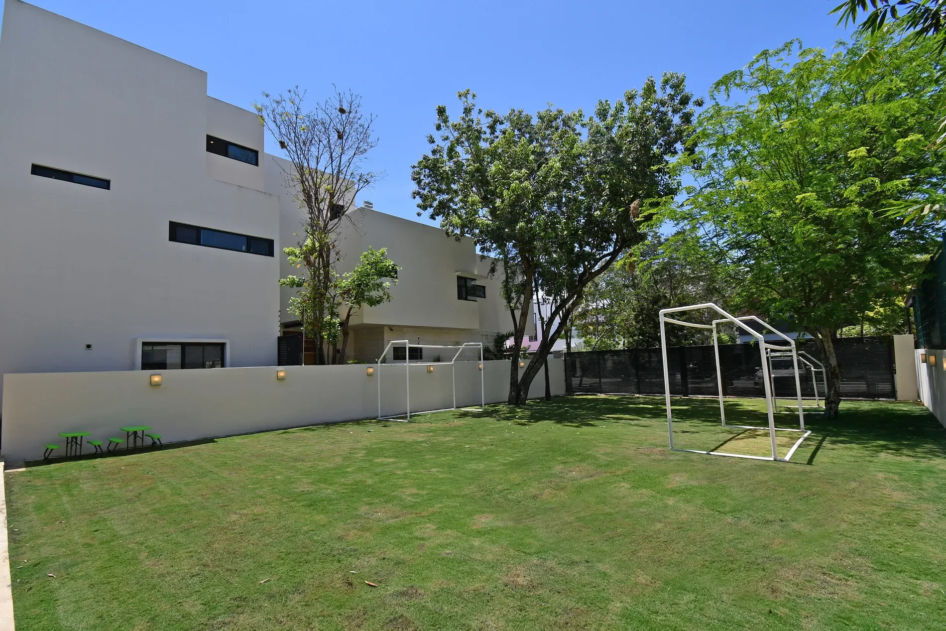 Exterior photo 12