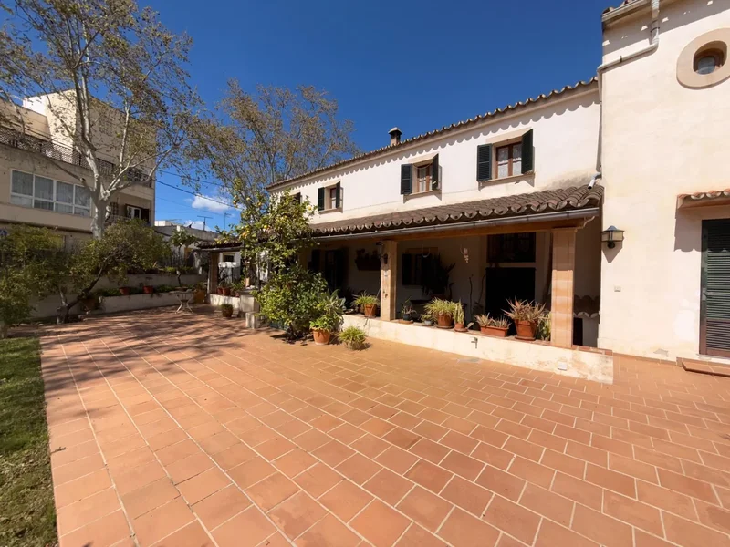 4 Bed House With Garden In Son Sardina