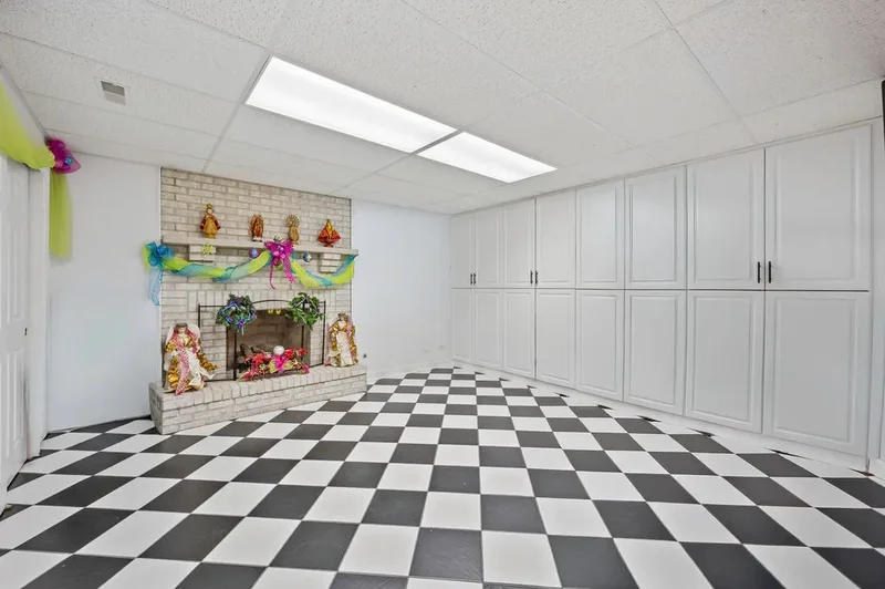 28951 Forest Lake Lane, Libertyville, Illinois, United States. - Photo 20