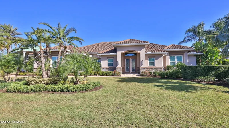 Single Family Residence in Port Orange