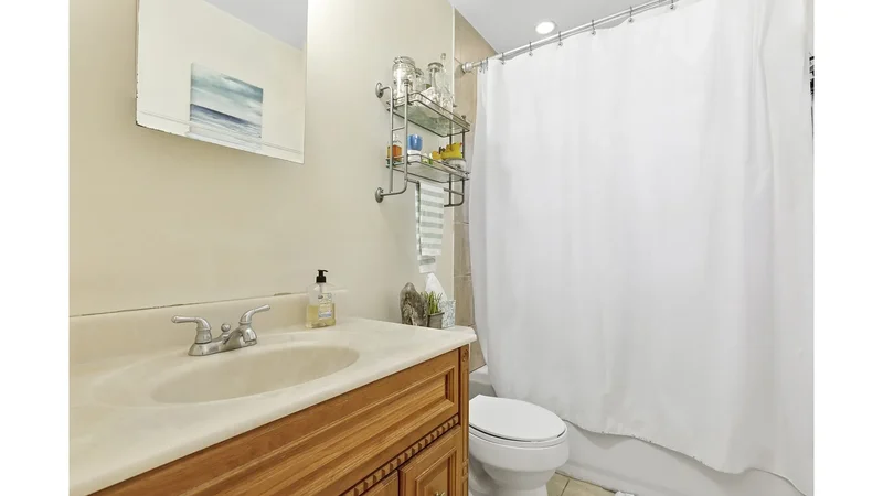 32 Atlantic Ave, Hampton Bays, New York, United States. - Photo 8