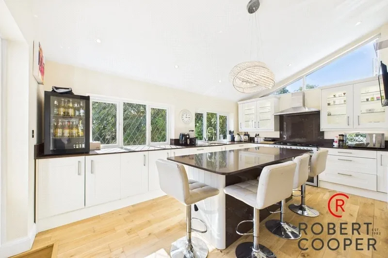 Egerton Close, Pinner, Pinner, England, United Kingdom. - Photo 2