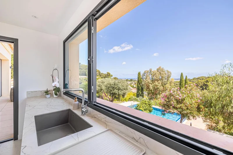 409 Chemin des Brusquets, Vallauris, Provence-Alpes-Côte d'Azur, France. - Photo 15