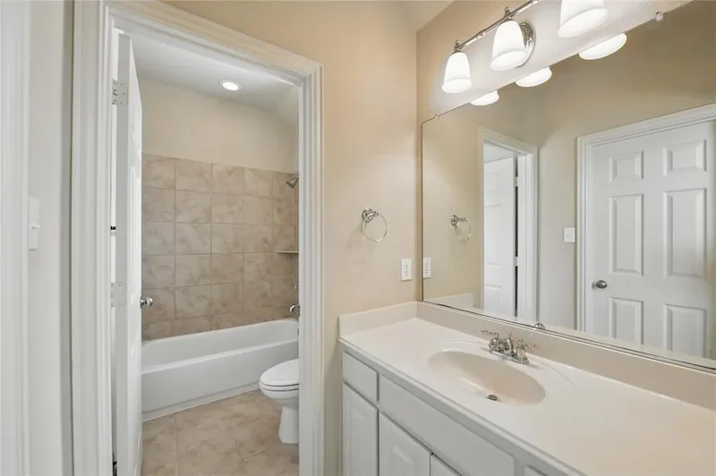 3060 England Parkway, Grand Prairie, Texas, United States. - Photo 34