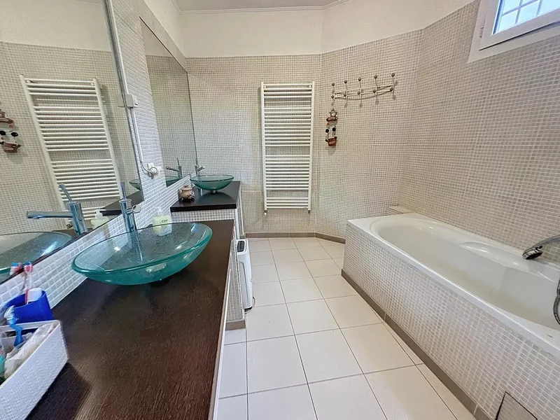 House with Independent Studio in Menton – Great Potential