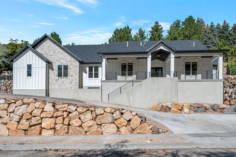Single Family Residence in Layton