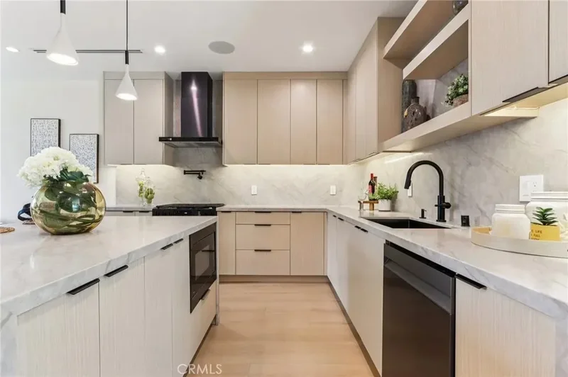 8006 Lloyd Avenue, Los Angeles, California, United States. - Photo 12