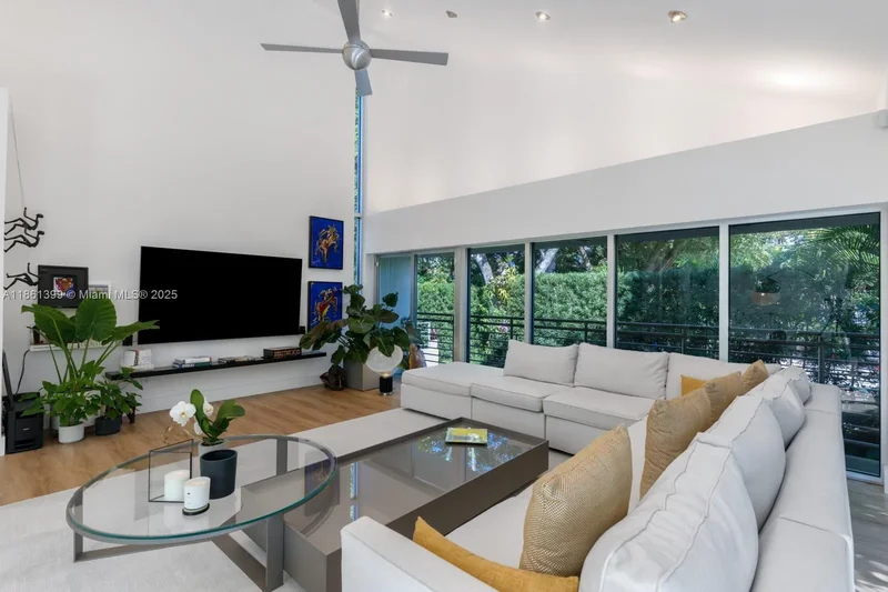 144 N Prospect Dr, Miami, Florida, United States. - Photo 16