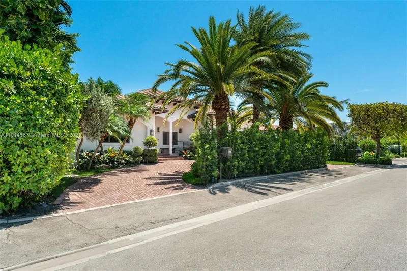 1210 95th St, Bal Harbour, Florida, United States. - Photo 15
