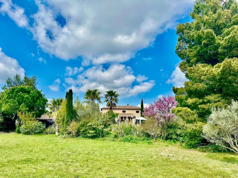 House With Swimming Pool, Near Arles, In A Green Environment.