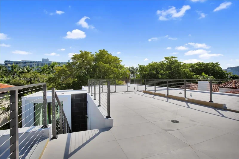 5630 Pine Tree Dr, Miami Beach, Florida, United States. - Photo 45