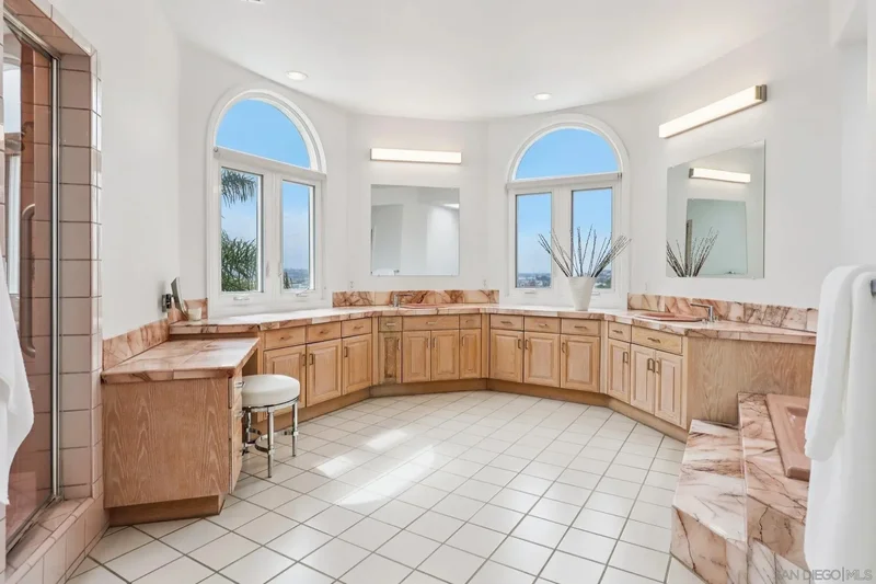 1295 W Redwood St, San Diego, California, United States. - Photo 18