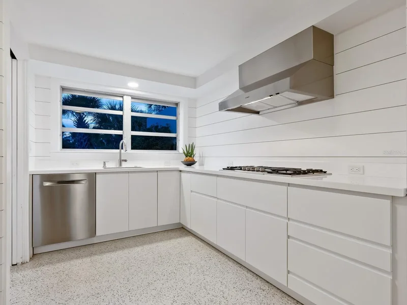 7665 SANDERLING ROAD, Siesta Key, Florida, United States. - Photo 26