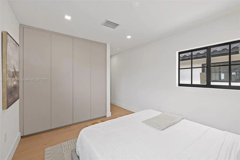 8858 Garland Ave, Bal Harbour, Florida, United States. - Photo 19