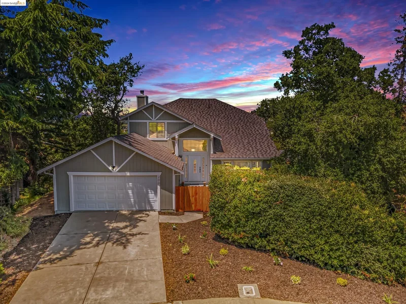 4 Bedrooms Single Family Detached