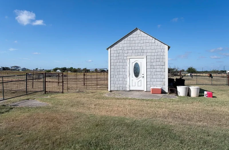 1833 County Road 305, Jarrell, TX 76537, Jarrell, Texas, United States. - Photo 27