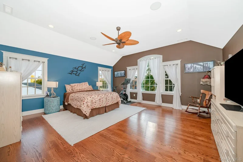 87 East Street, New Hyde Park, NY 11040, New Hyde Park, New York, United States. - Photo 13