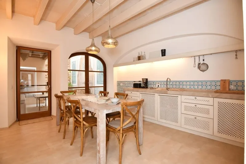 Auténtica casa de pueblo reformada con un estilo exquisito a pocos metros de la plaza de Santanyí