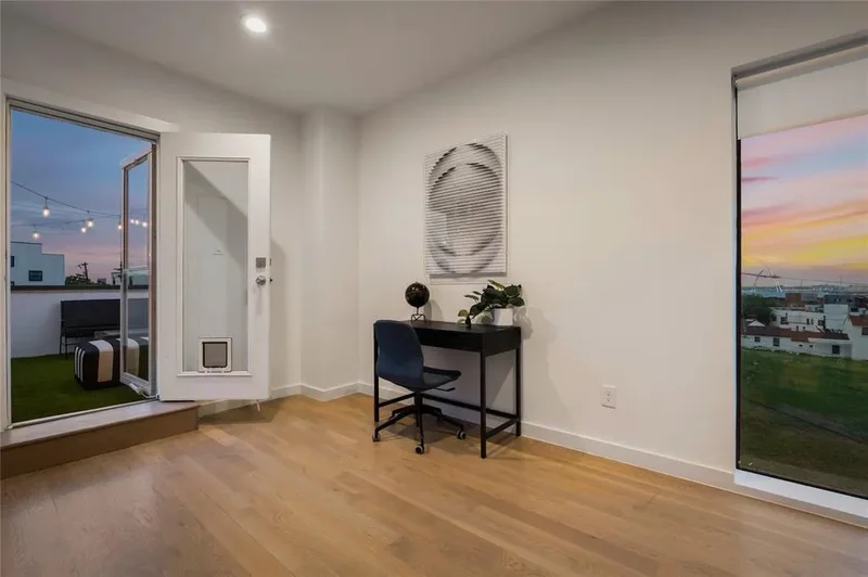 1002 Mobile Street 1, Dallas, Texas, United States. - Photo 14