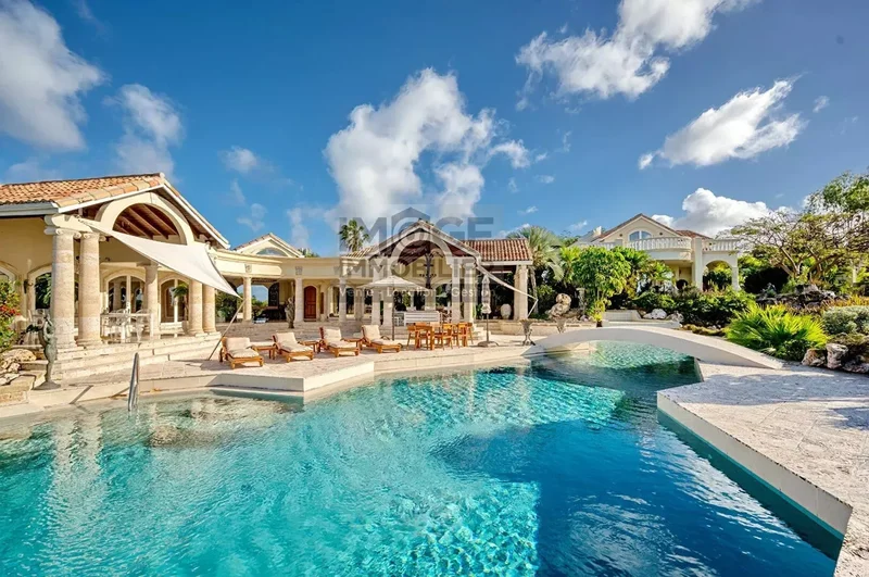 Exceptional villa Terres-Basses