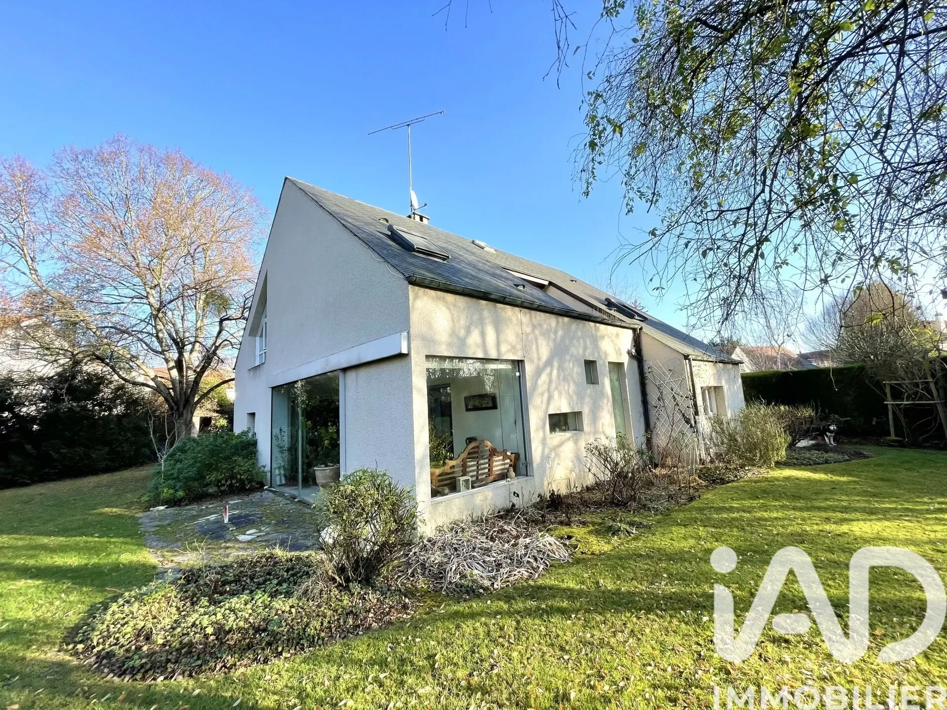 Exterior photo 3