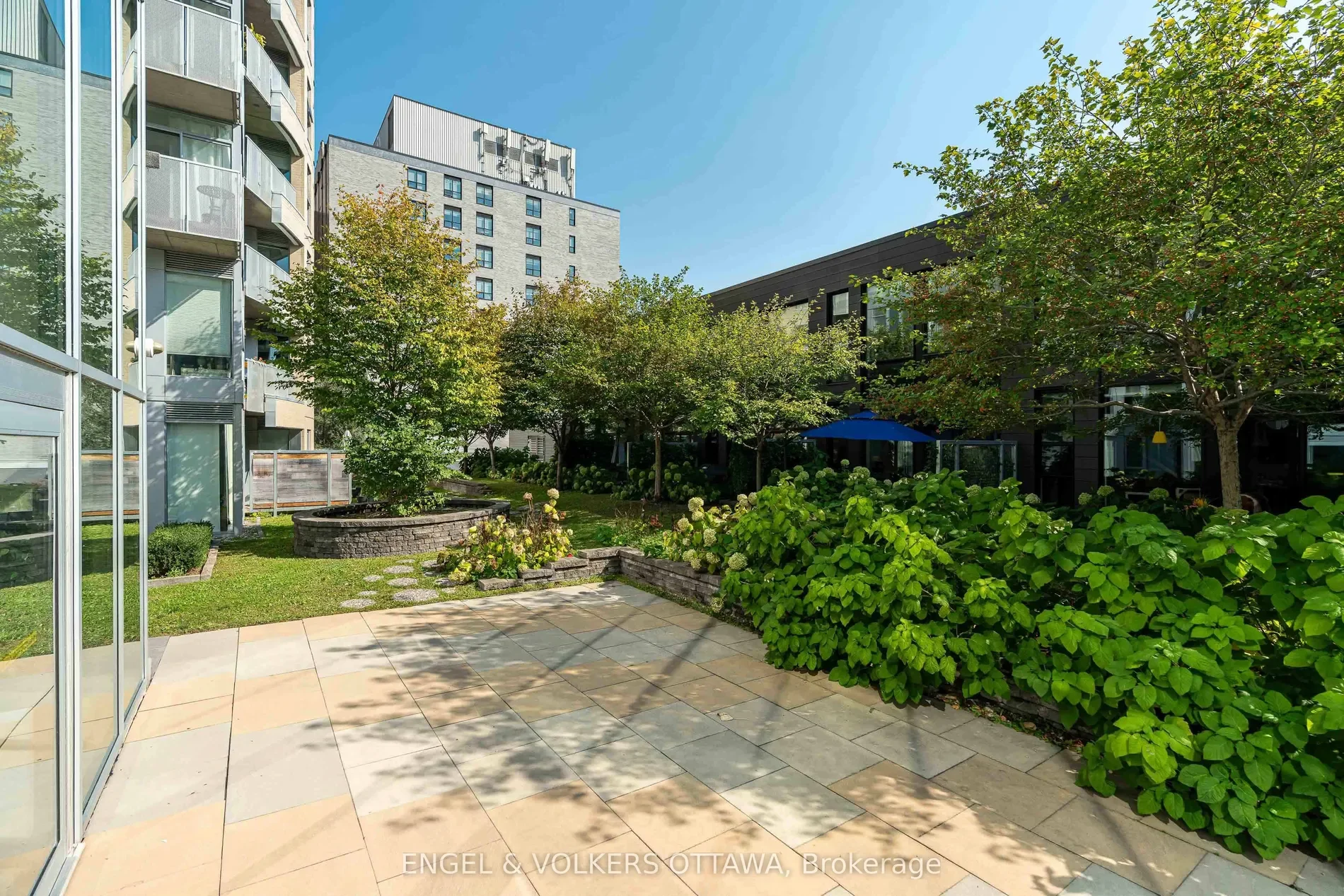 Exterior photo 6