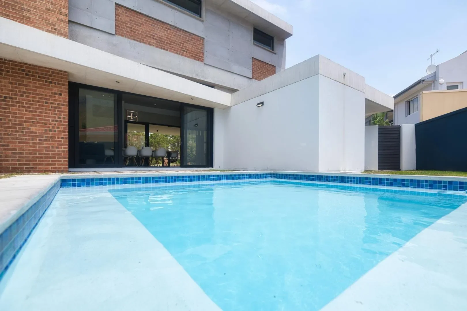 Exterior photo 8